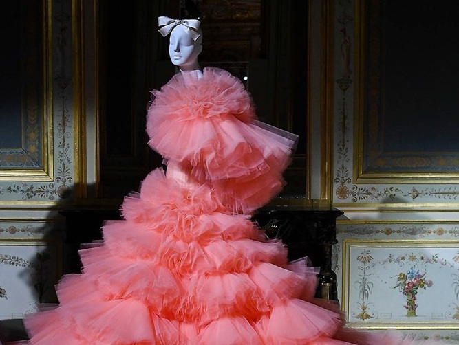 Fall 2020 Haute Couture: Giambattista Valli's Ville Lumiere 